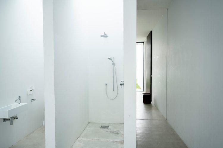 シャワールームも使用可能