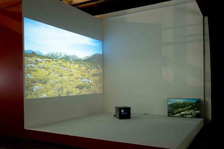 3面が白に囲まれた展示ステージも(要事前確認)