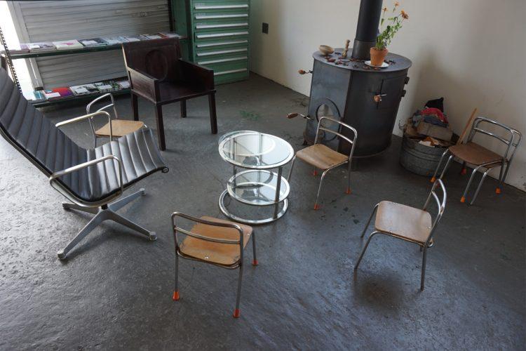 薪ストーブも設置されている