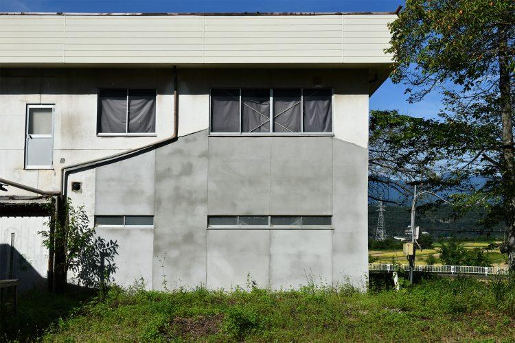 屋外スペースではグレー背景での撮影も可能