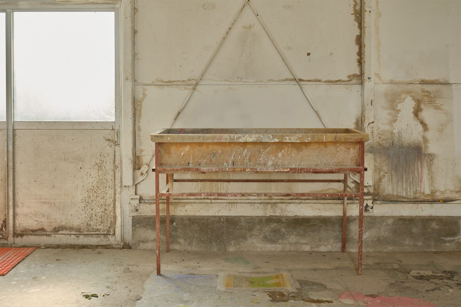 アトリエ時代の名残を感じさせる古いシンク