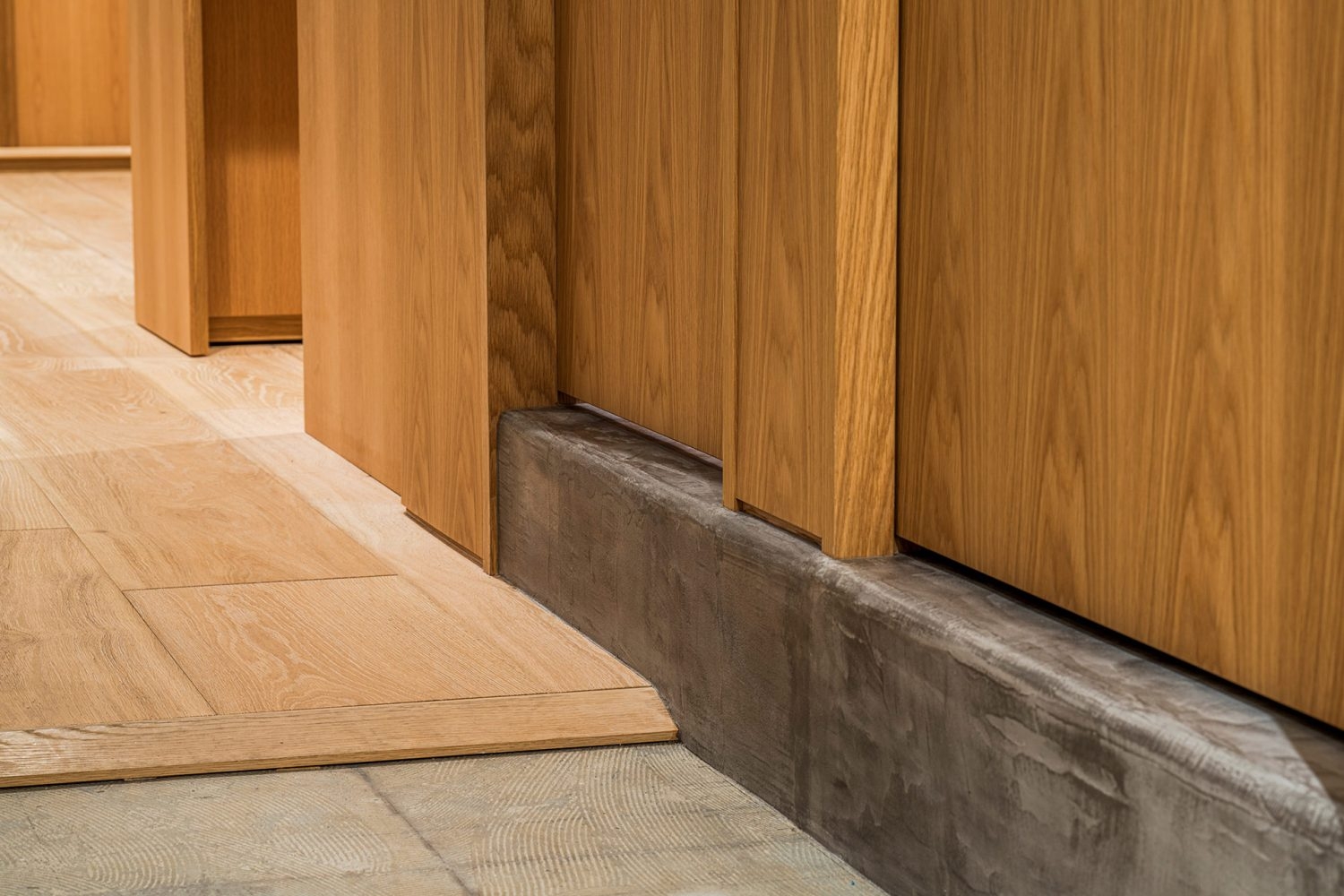 床の素材は2種類